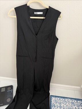 Zara Black V-Neck Sleeveless Jumpsuit